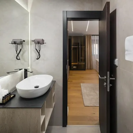 Heritage Ames 4*