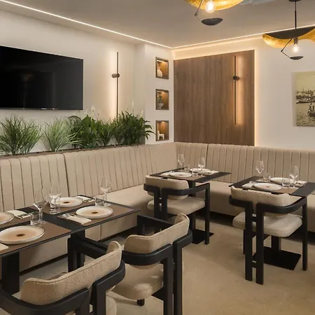 Heritage Ames Hotel 4*